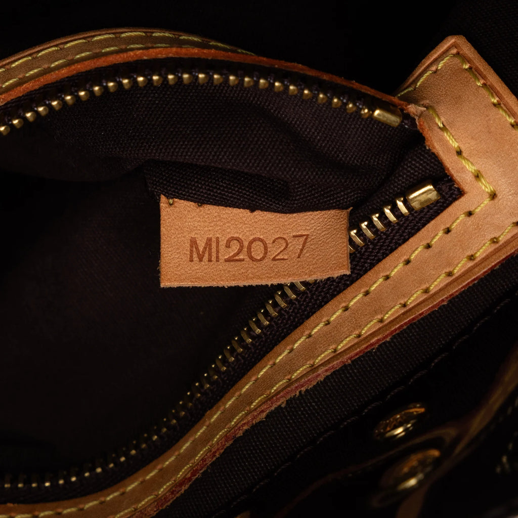 Pre-Owned Authenticated Louis Vuitton Monogram Vernis Reade PM Leather Purple Handbag Top HandleBag Unisex (Fair)