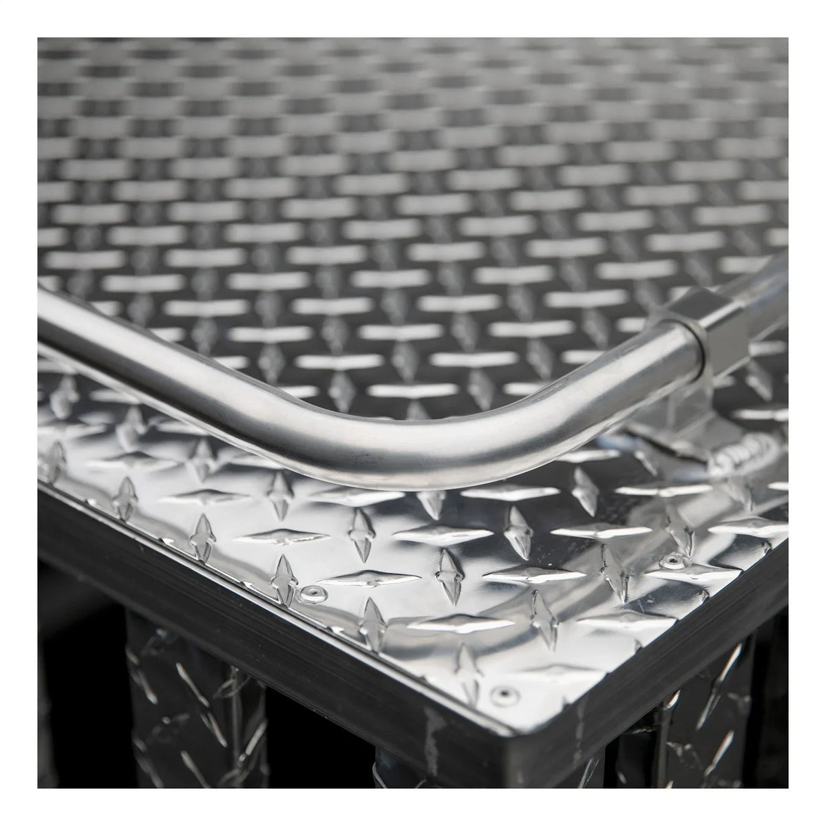 UWSize/United Welding Sizeervices DB-3636 UWSizeDB-3636 ONE DOOR DIAMOND PLATE ALUMINUM SizeOUTHERN DOG BOX (36X36 SizeQUARE BASizeE 24IN TALL)