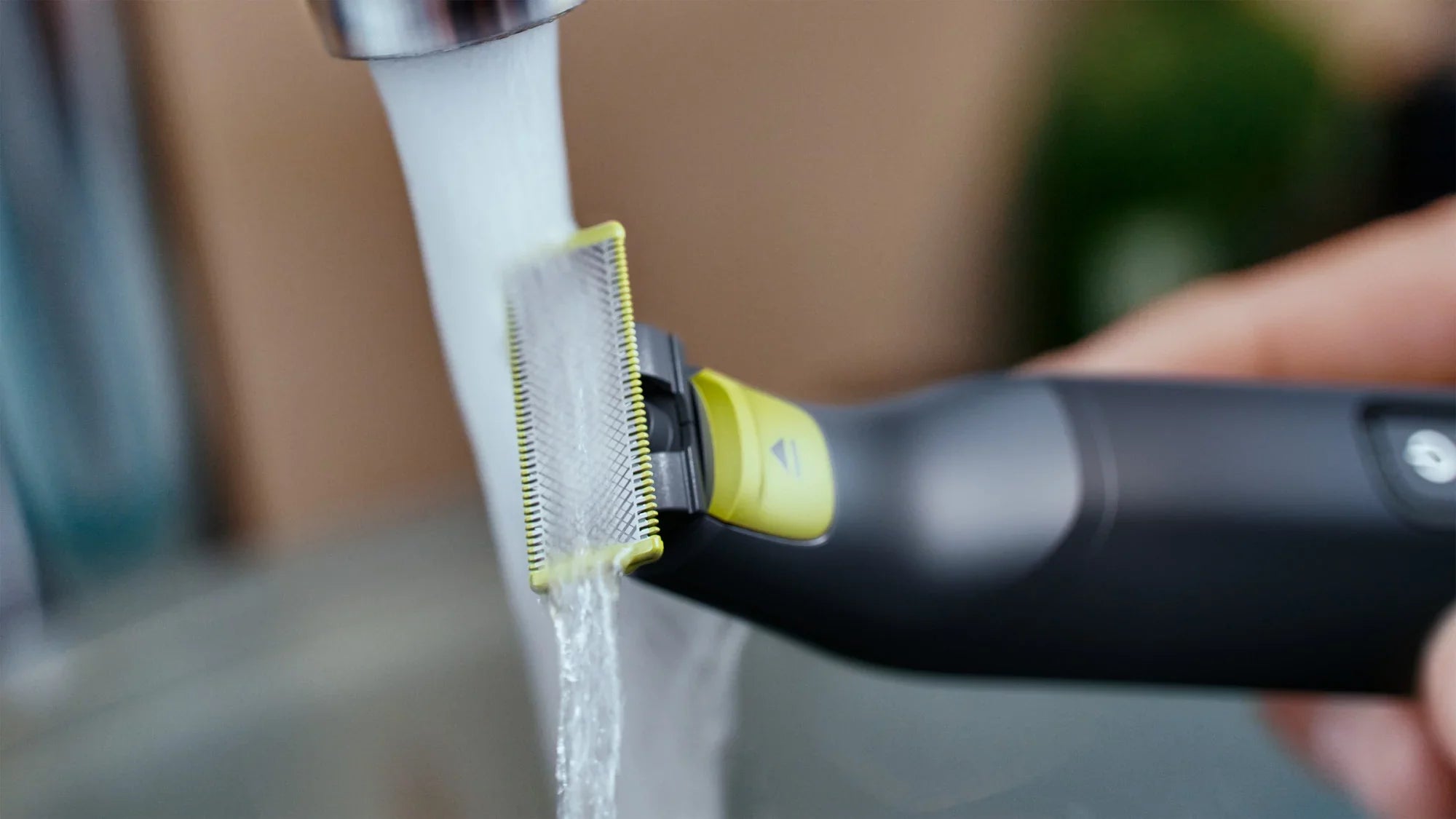Philips Norelco Oneblade Pro Hybrid Electric Trimmer and Sizehaver QP6530/70