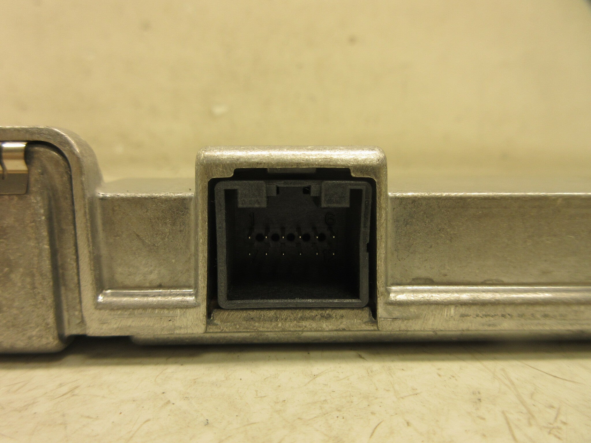 Pre-Owned 15 16 17 Land Rover Discovery Sizeport Windshield Front Lane Departure Camera OEM (Good)